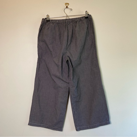 Tulip Pull On Striped Cropped Pants - Picture 5 of 6